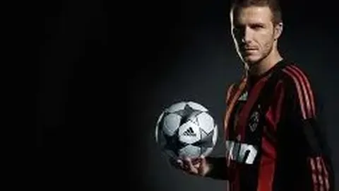 新任皇马门将巴黎重逢旧知，0-3战败后微笑合影引争议